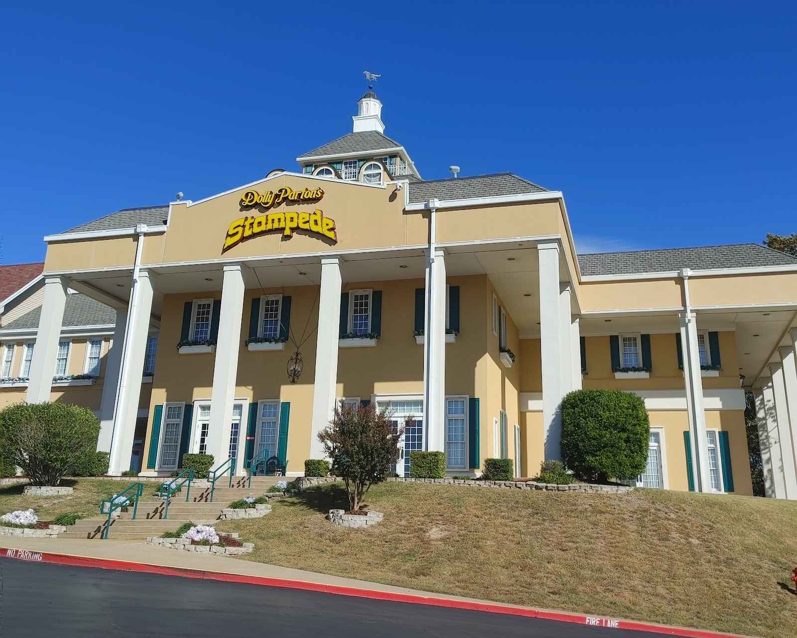 Dolly Parton's Stampede